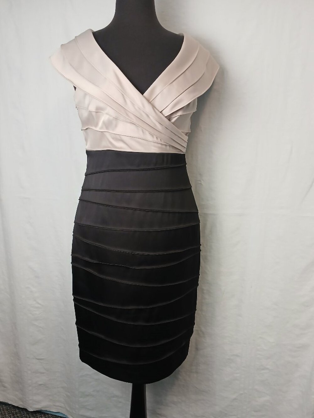 Body Con dress in Classic Black & Tan
